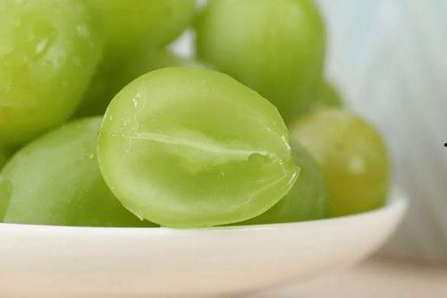 小白瓜吃不吃籽儿呢,吃还是不吃？