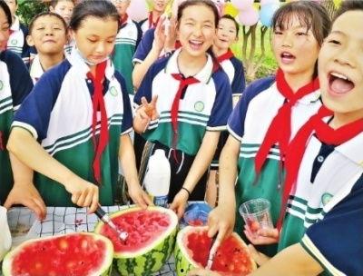 吃瓜比赛校园,吃瓜大赛一触即发，谁是校园瓜王？